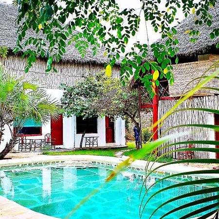 Diani Hostel Диани Бийч Екстериор снимка