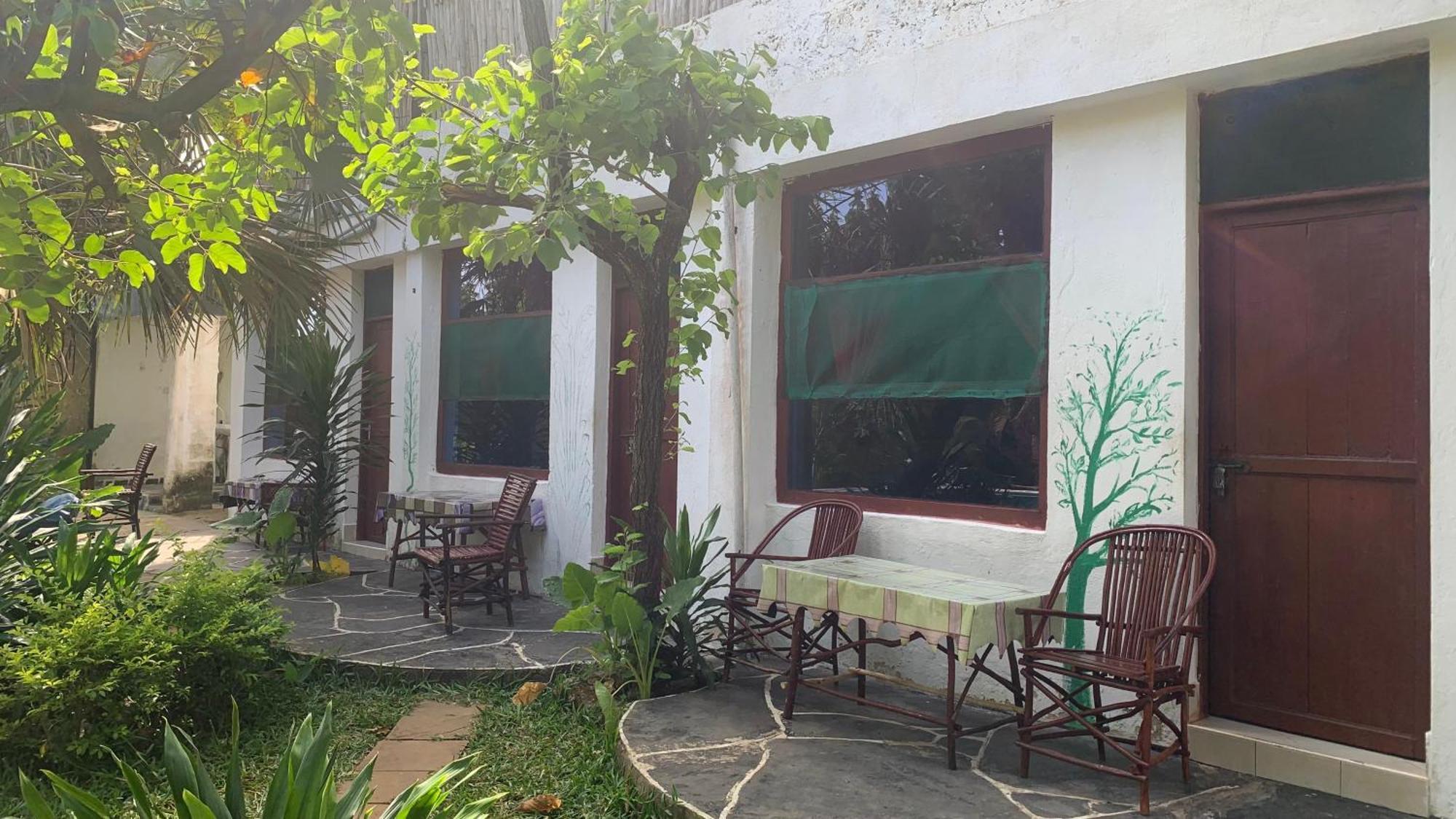 Diani Hostel Диани Бийч Екстериор снимка