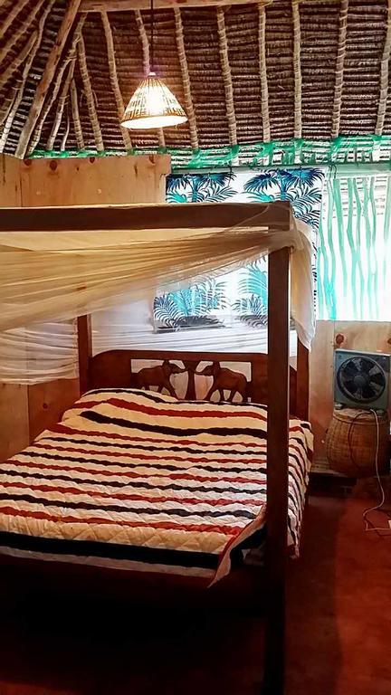 Diani Hostel Диани Бийч Екстериор снимка