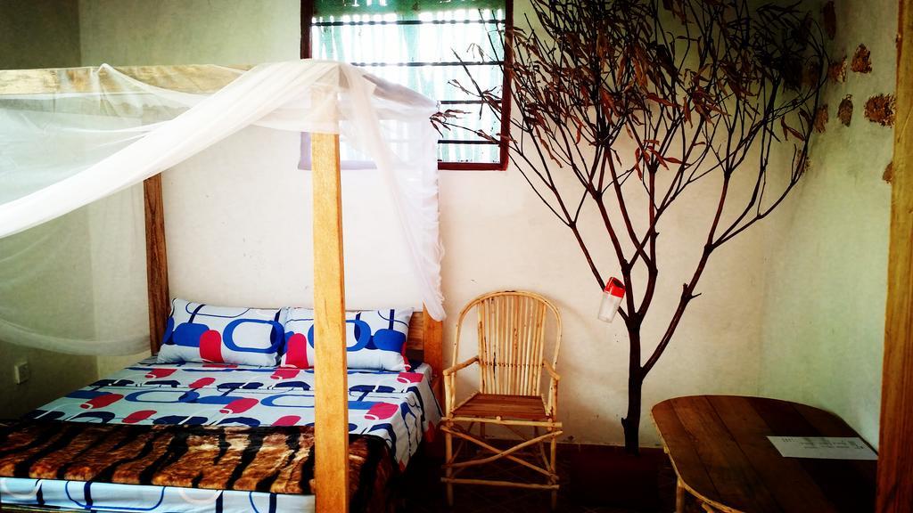 Diani Hostel Диани Бийч Екстериор снимка