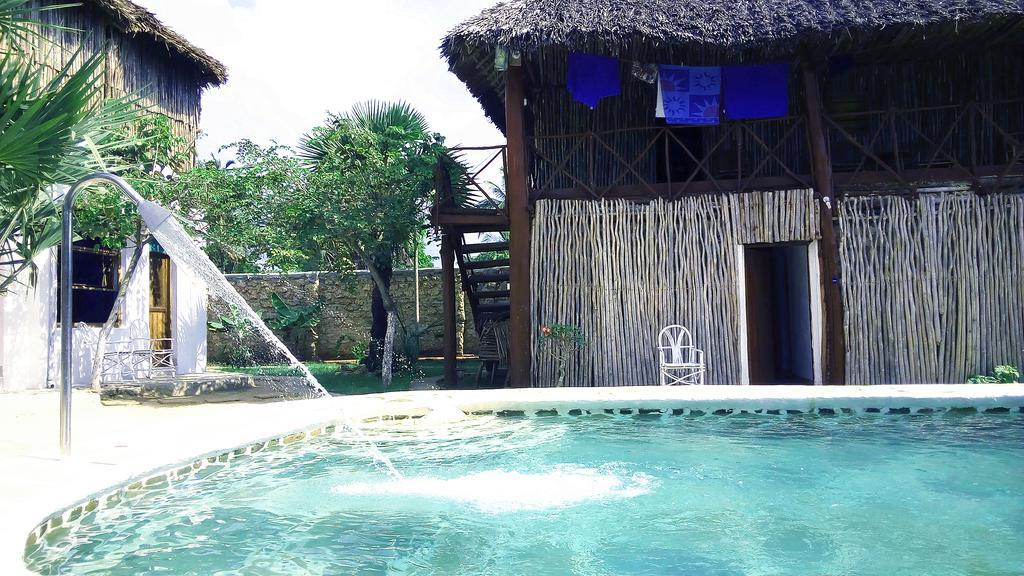 Diani Hostel Диани Бийч Екстериор снимка