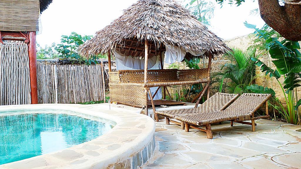 Diani Hostel Диани Бийч Екстериор снимка