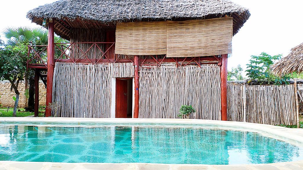 Diani Hostel Диани Бийч Екстериор снимка