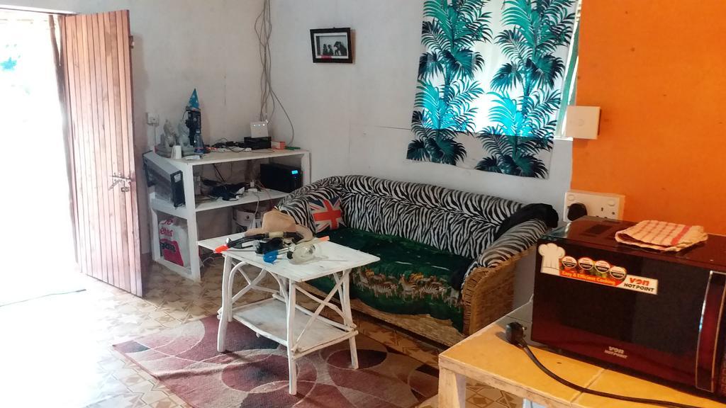 Diani Hostel Диани Бийч Екстериор снимка