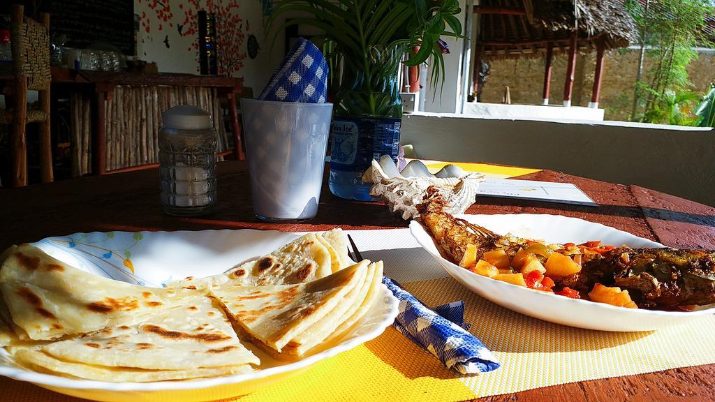 Diani Hostel Диани Бийч Екстериор снимка