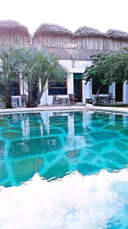 Diani Hostel Диани Бийч Екстериор снимка