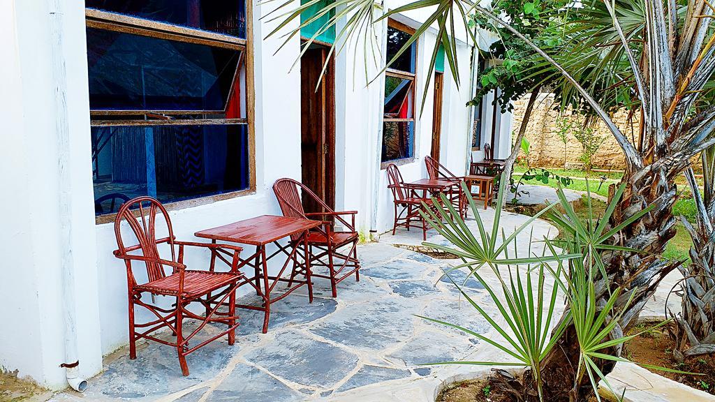 Diani Hostel Диани Бийч Екстериор снимка