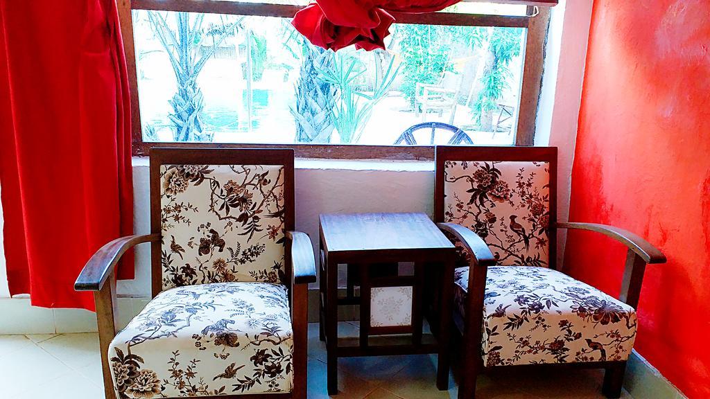 Diani Hostel Диани Бийч Екстериор снимка