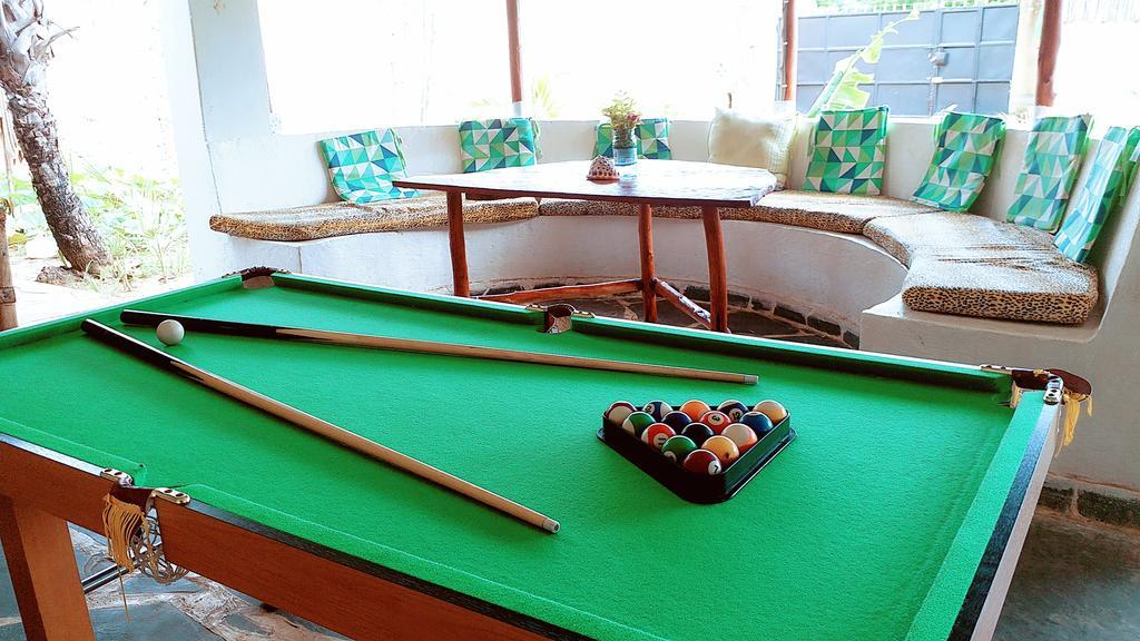 Diani Hostel Диани Бийч Екстериор снимка