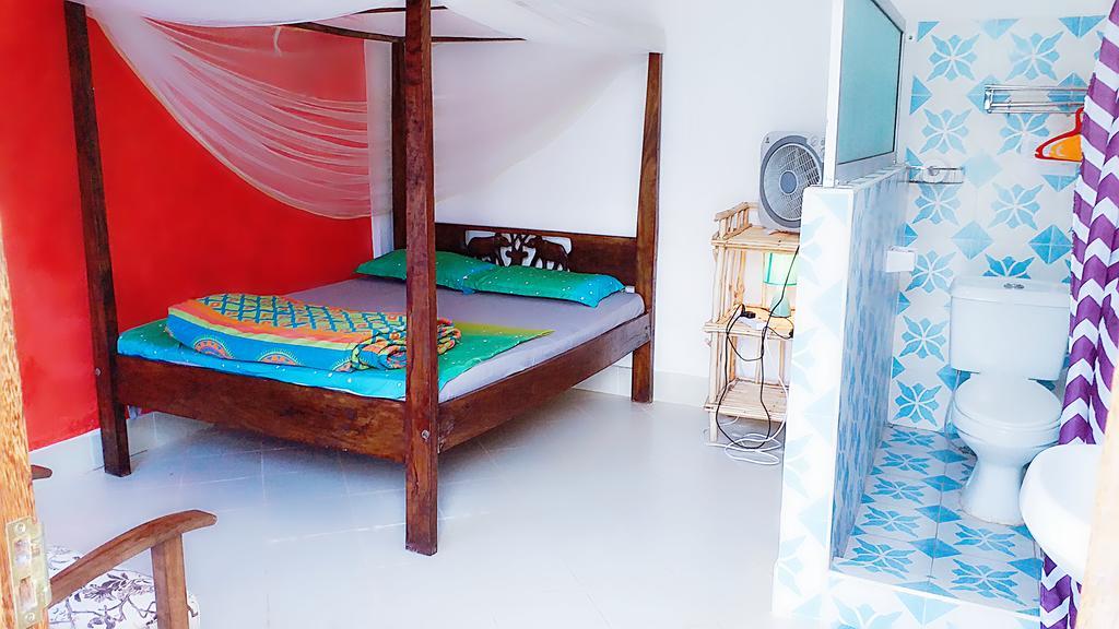 Diani Hostel Диани Бийч Екстериор снимка
