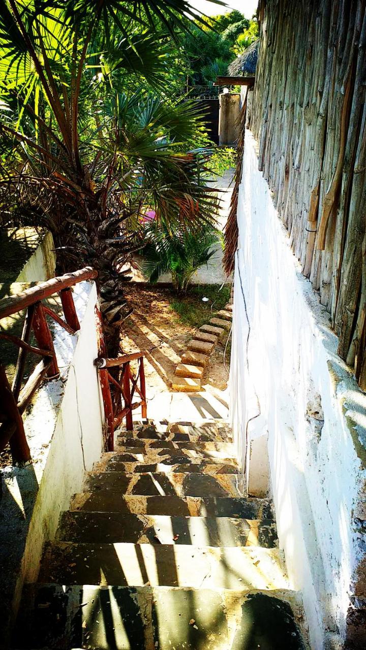 Diani Hostel Диани Бийч Екстериор снимка
