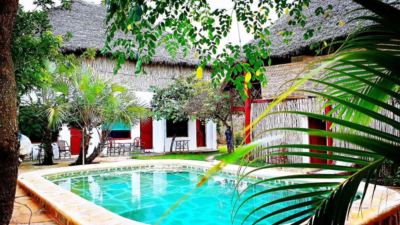 Diani Hostel Диани Бийч Екстериор снимка