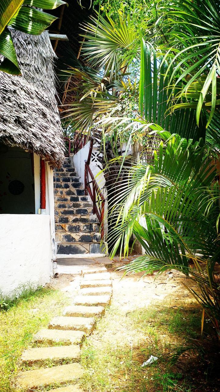 Diani Hostel Диани Бийч Екстериор снимка
